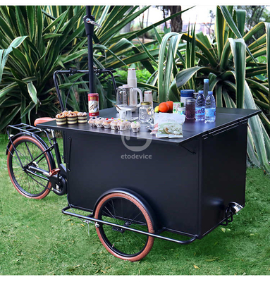 Vivi il fascino della cucina mobile della contea di Los Angeles con i carrelli alimentari a triciclo L'arte di mangiare