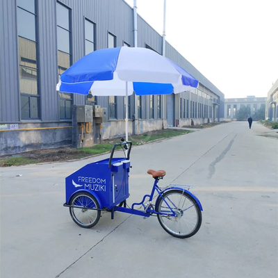 Vendita di snack di strada con attrezzature di cottura personalizzate su carrello elettrico a 3 ruote