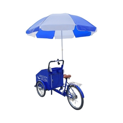Vendita di snack di strada con attrezzature di cottura personalizzate su carrello elettrico a 3 ruote