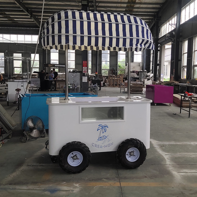 L'ultima esperienza di gelato a base di soft serve: carrelli di ristorazione per furgoni all'aperto