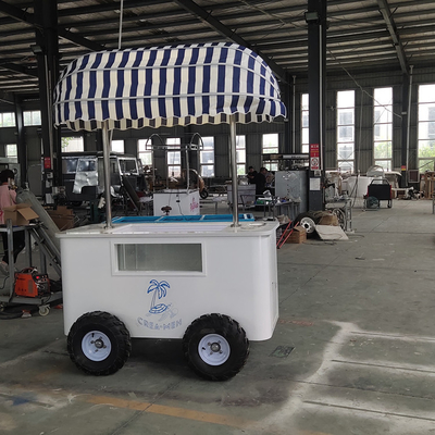 L'ultima esperienza di gelato a base di soft serve: carrelli di ristorazione per furgoni all'aperto