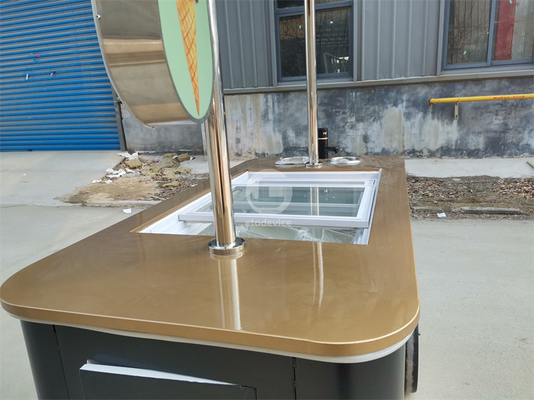 2024 nuovo tipo Mobile Italian gelato hand push cart con display freezer Gelato stand cart