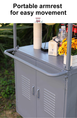 Carrello di vendite di gelati, cibi caldi e bevande