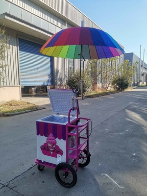 Carrello di gelato con ombrello