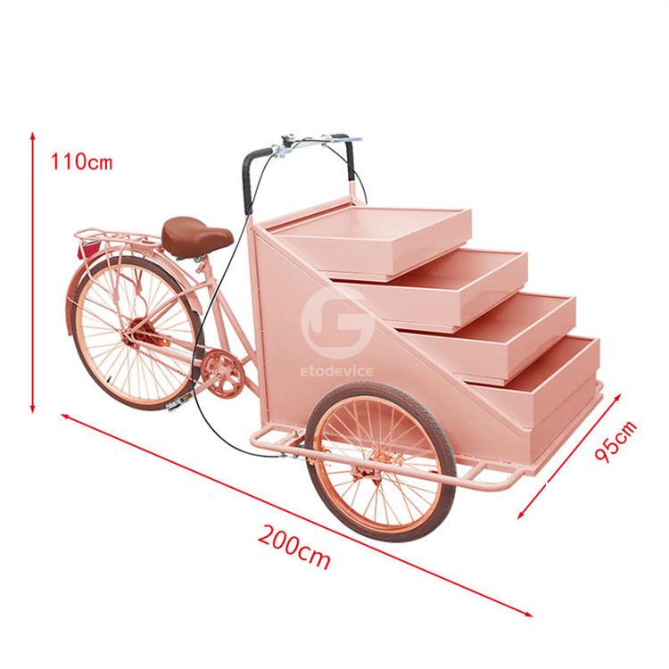 Carrello di vendita di cibo all'aperto con materia prima di soia e bicicletta elettrica a tre ruote